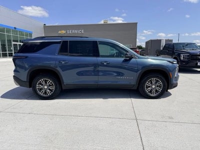 2024 Chevrolet Traverse LT