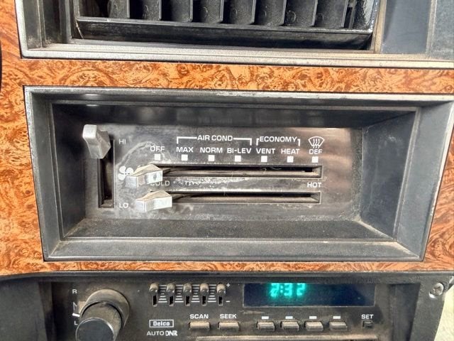 1990 Chevrolet Suburban Base