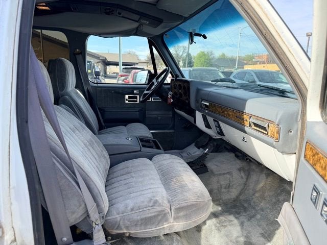 1990 Chevrolet Suburban Base