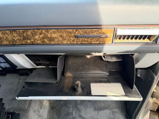 1990 Chevrolet Suburban Base