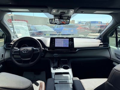 2024 Toyota Sienna Platinum