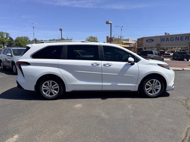 2024 Toyota Sienna Platinum