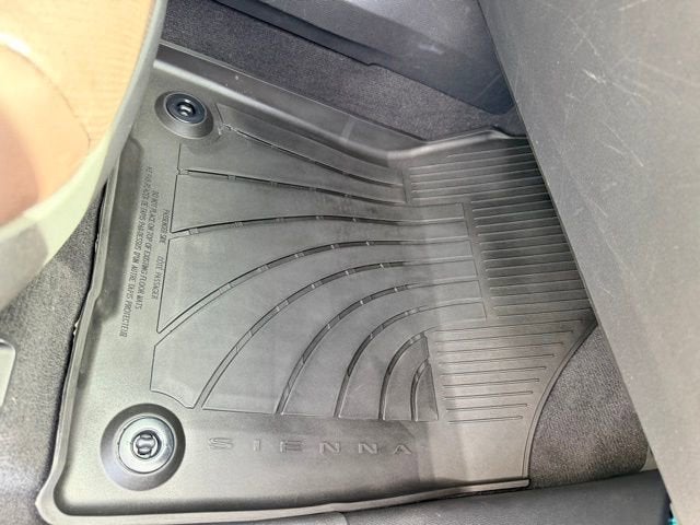 2024 Toyota Sienna Platinum