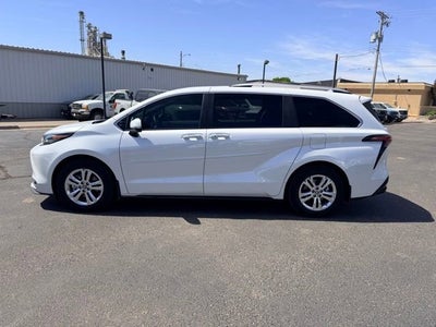2024 Toyota Sienna Platinum