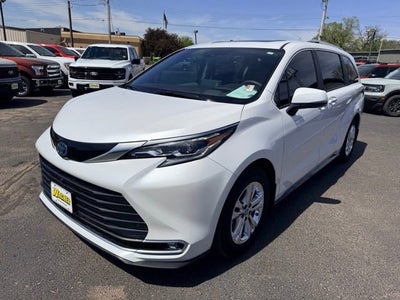 2024 Toyota Sienna Platinum