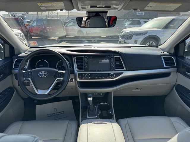 2019 Toyota Highlander SE