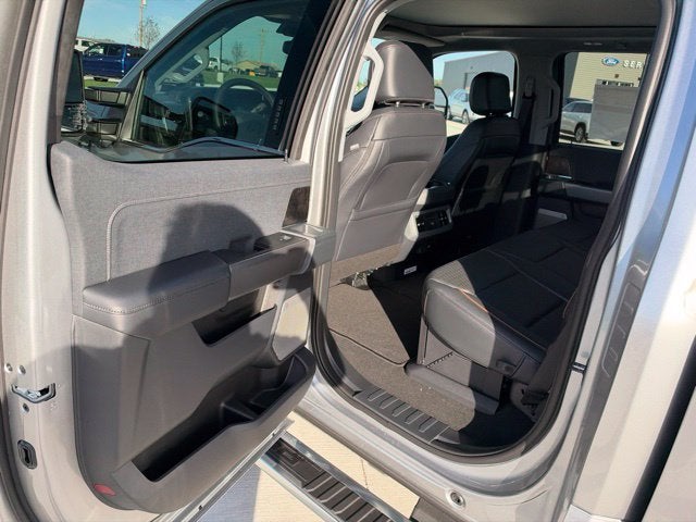 2027 Ford F-350SD Lariat DRW