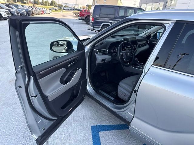 2022 Toyota Highlander Limited