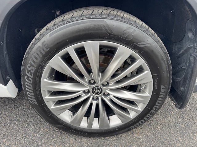 2022 Toyota Highlander Hybrid Platinum