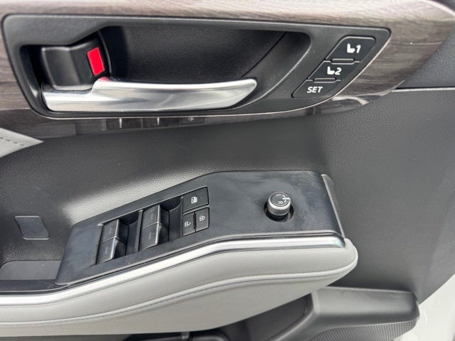 2022 Toyota Highlander Hybrid Platinum