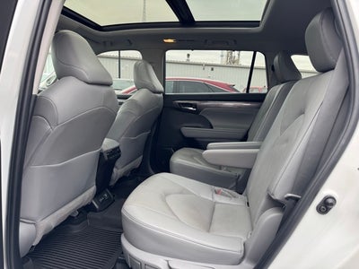 2022 Toyota Highlander Hybrid Platinum