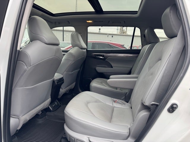 2022 Toyota Highlander Hybrid Platinum