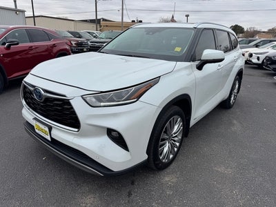 2022 Toyota Highlander Hybrid Platinum