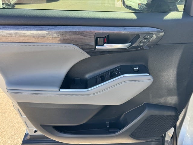 2023 Toyota Highlander Platinum