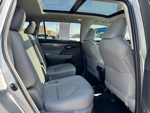 2023 Toyota Highlander Platinum