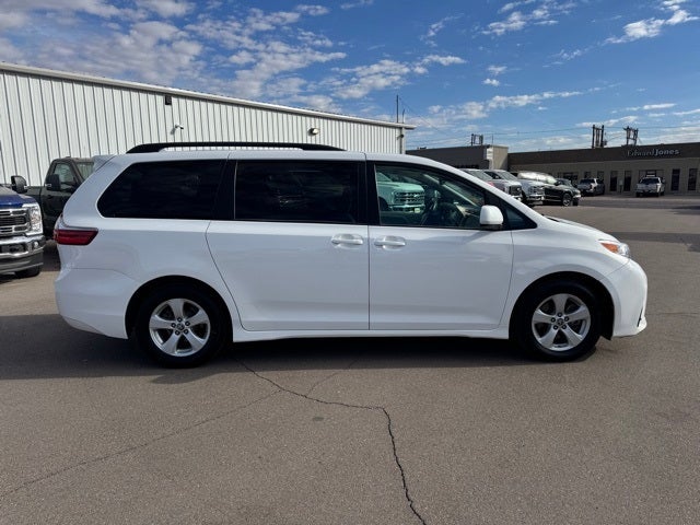 2020 Toyota Sienna LE 8 Passenger