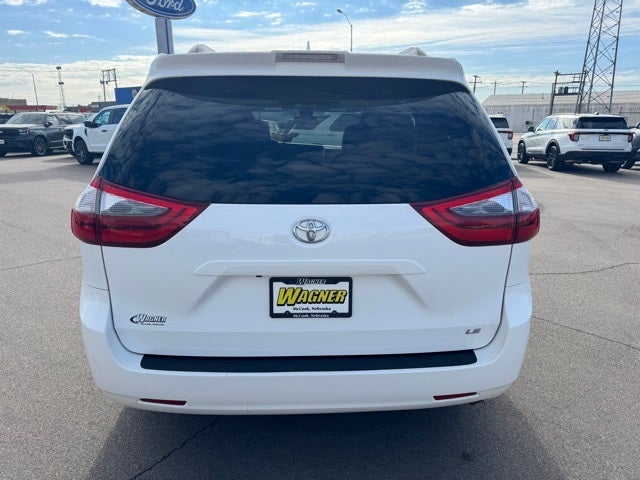 2020 Toyota Sienna LE 8 Passenger