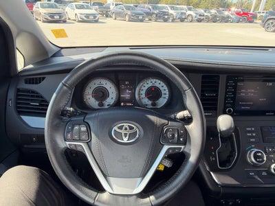 2018 Toyota Sienna SE 8 Passenger