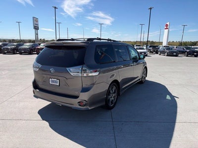 2018 Toyota Sienna SE 8 Passenger