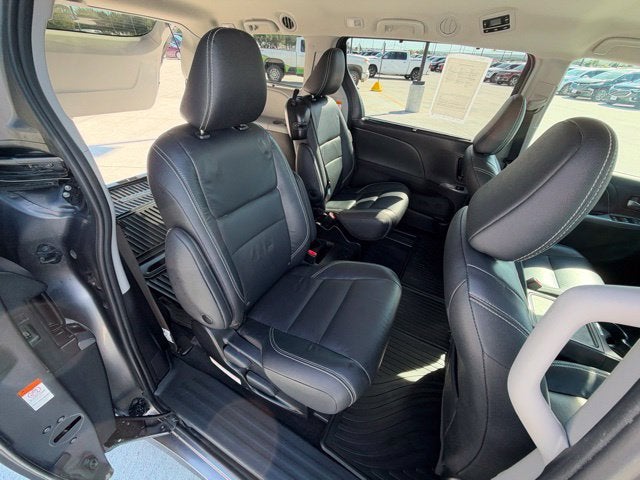 2018 Toyota Sienna SE 8 Passenger