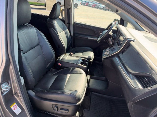 2018 Toyota Sienna SE 8 Passenger