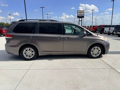 2014 Toyota Sienna XLE 8 Passenger