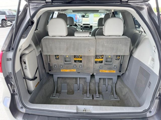 2014 Toyota Sienna XLE 8 Passenger