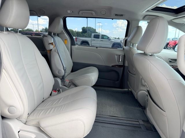 2014 Toyota Sienna XLE 8 Passenger