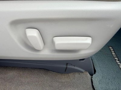 2014 Toyota Sienna XLE 8 Passenger
