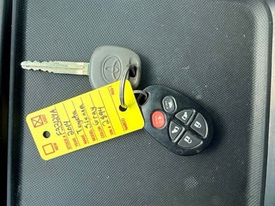 2014 Toyota Sienna XLE 8 Passenger
