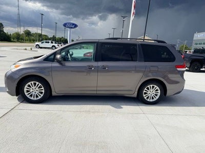 2014 Toyota Sienna XLE 8 Passenger