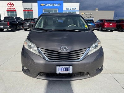 2014 Toyota Sienna XLE 8 Passenger